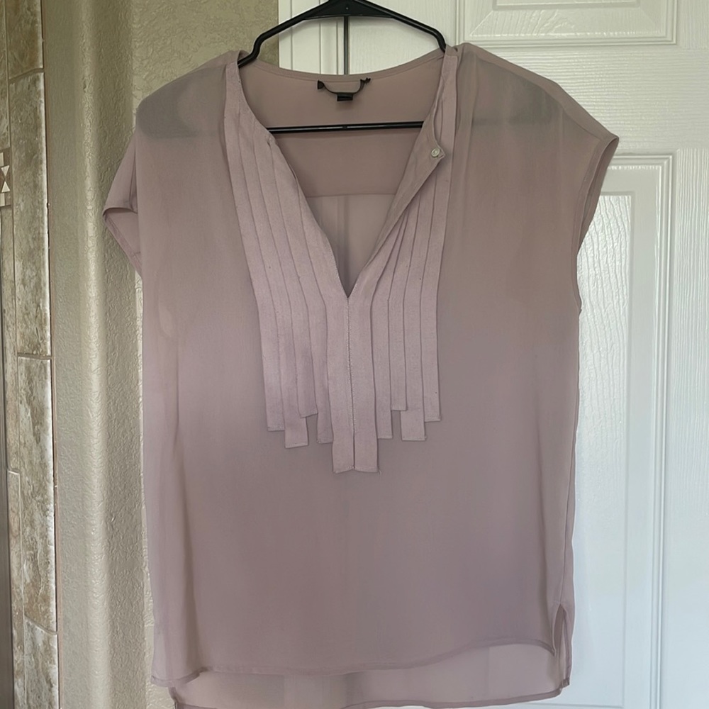Vintage JCrew Georgette Top in a light purple color. Size 00. Lightly worn.
